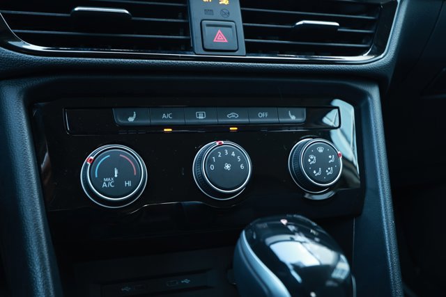 Used 2023 Volkswagen Taos SE FWD image 18