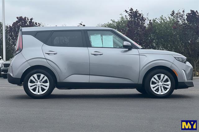 Used 2025 Kia Soul LX image 3