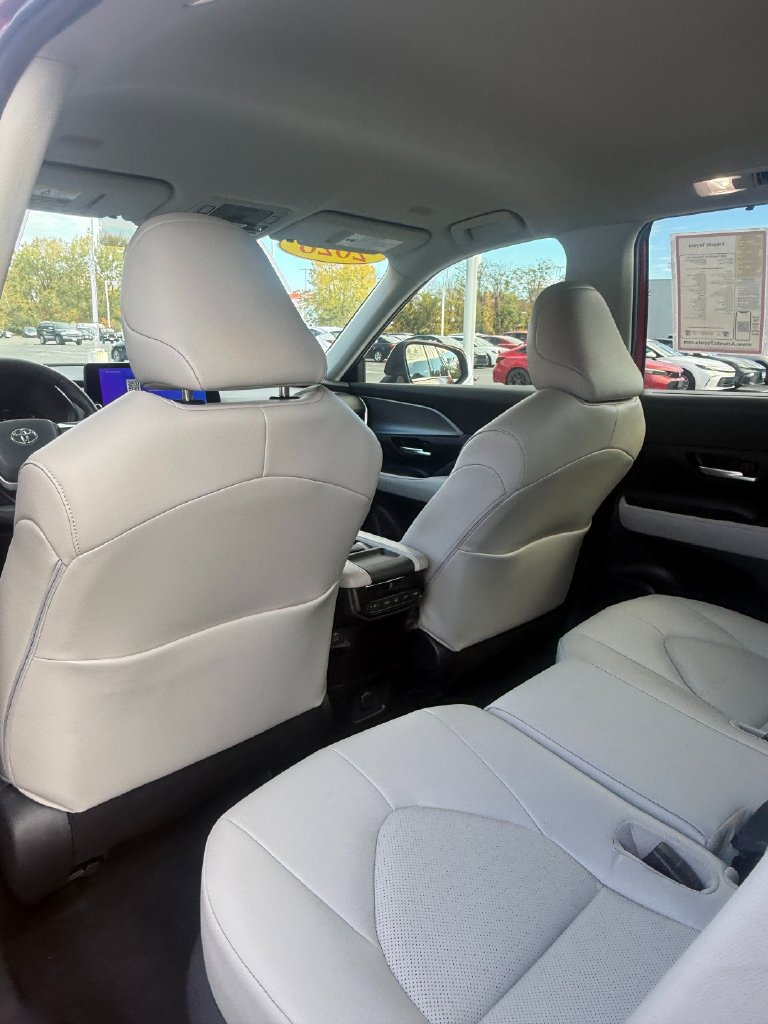 Used 2026 Toyota Grand Highlander AWD image 31