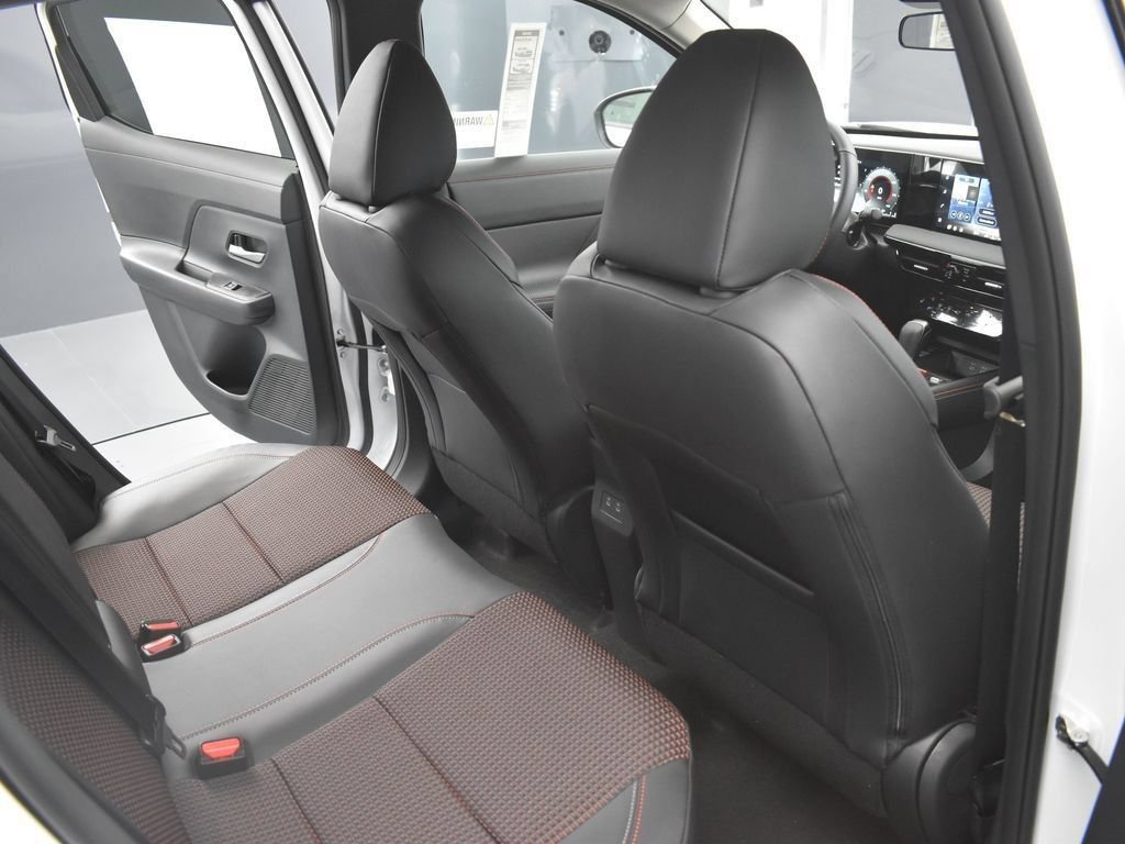 New 2026 Nissan Kicks SR w/ Cold Weather Package AWD/4WD image 18