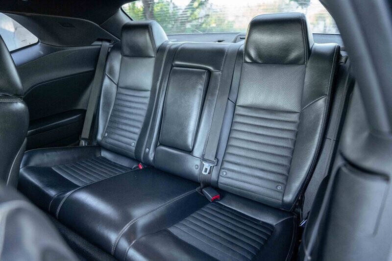 Used 2013 Dodge Challenger SXT RWD image 15