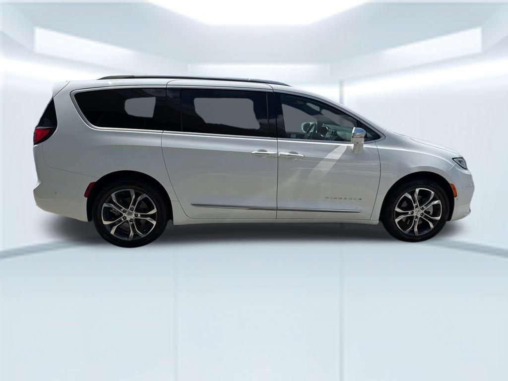 Used 2021 Chrysler Pacifica Pinnacle AWD/4WD image 8