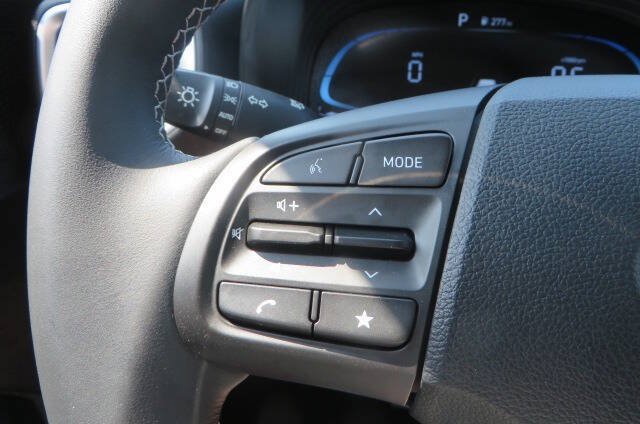 Used 2026 Hyundai Venue SEL FWD image 17