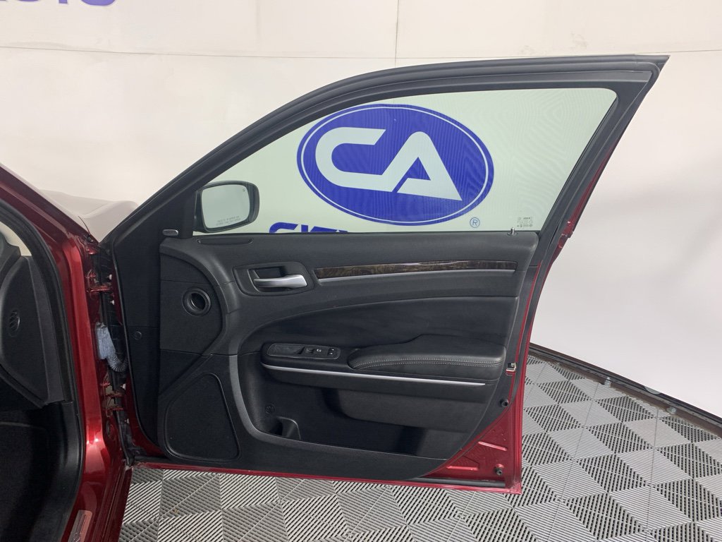Used 2019 Chrysler 300 Limited image 40