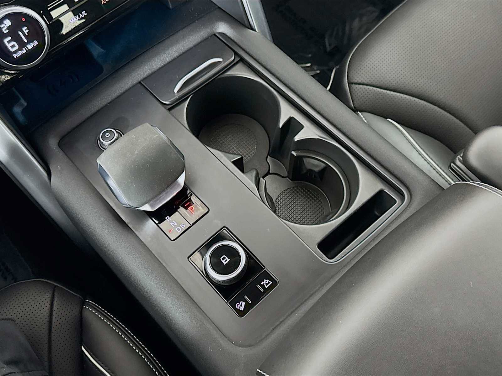 Used 2024 Land Rover Discovery Metropolitan Edition image 15