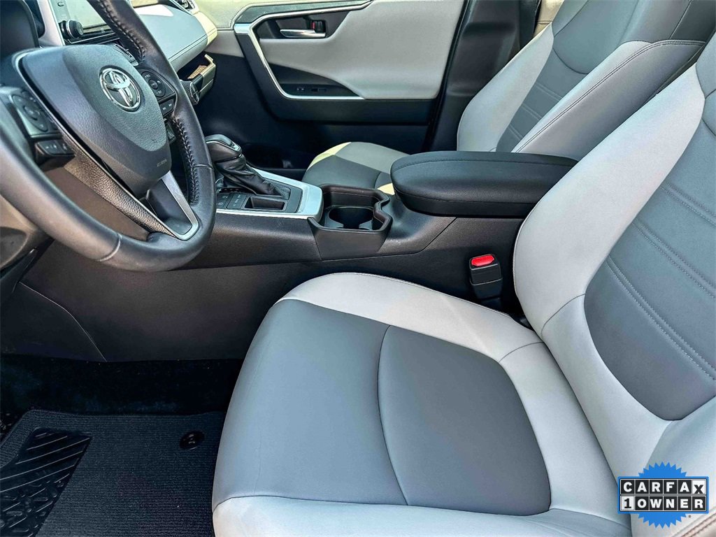 Used 2021 Toyota RAV4 Limited image 13