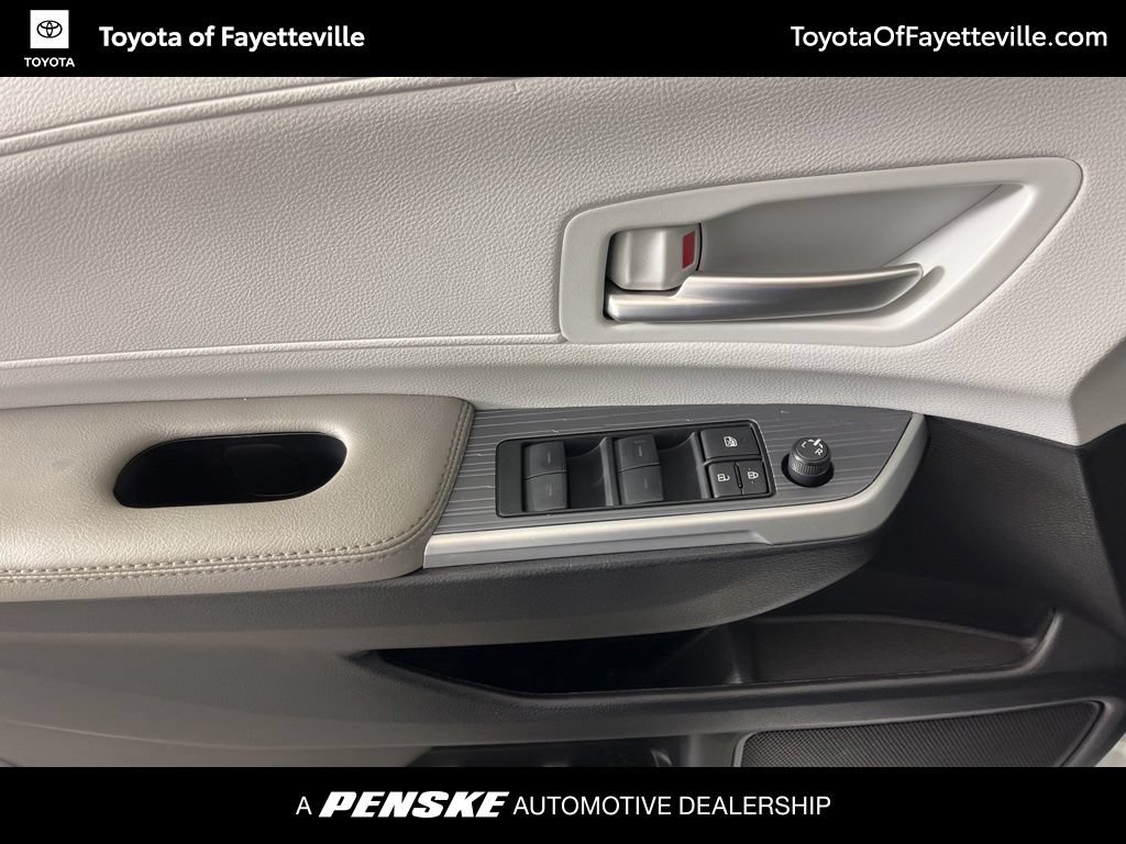 Certified 2025 Toyota Sienna XLE FWD image 29