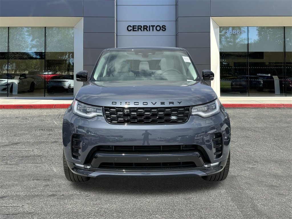 New 2025 Land Rover Discovery Dynamic SE image 2