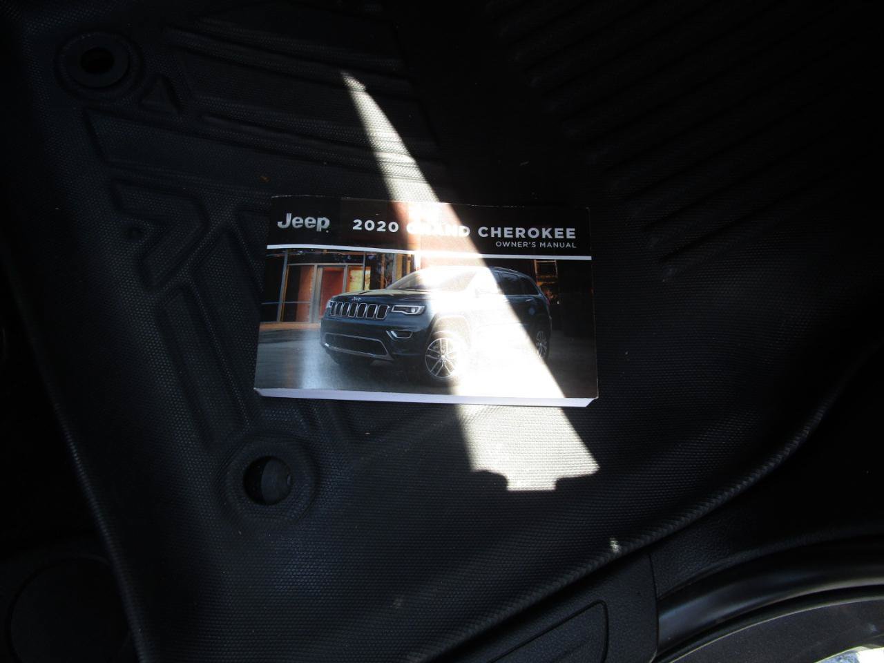 Used 2020 Jeep Grand Cherokee Altitude AWD/4WD image 31