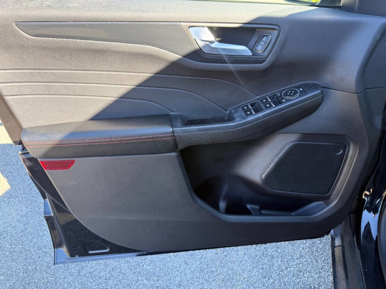 Used 2023 Ford Escape ST-Line w/ Tech Pack #1 image 9