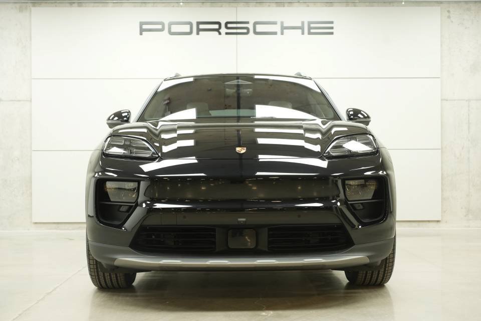 New 2026 Porsche Macan 4 Electric AWD/4WD image 10