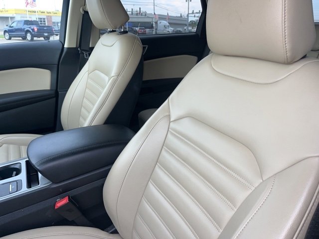 Used 2024 Ford Edge SEL image 13