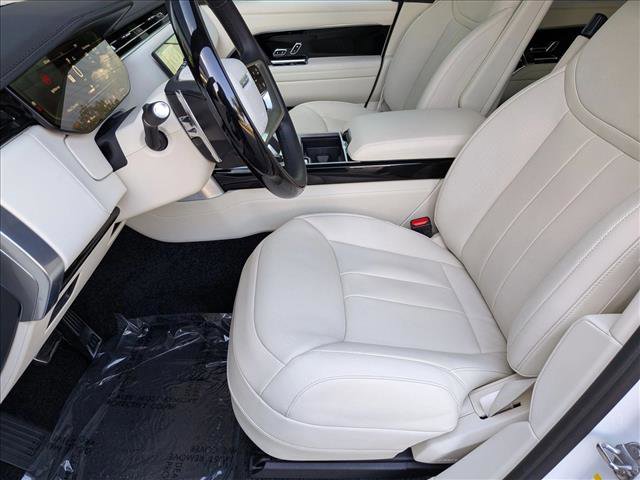 Certified 2025 Land Rover Range Rover SE image 17