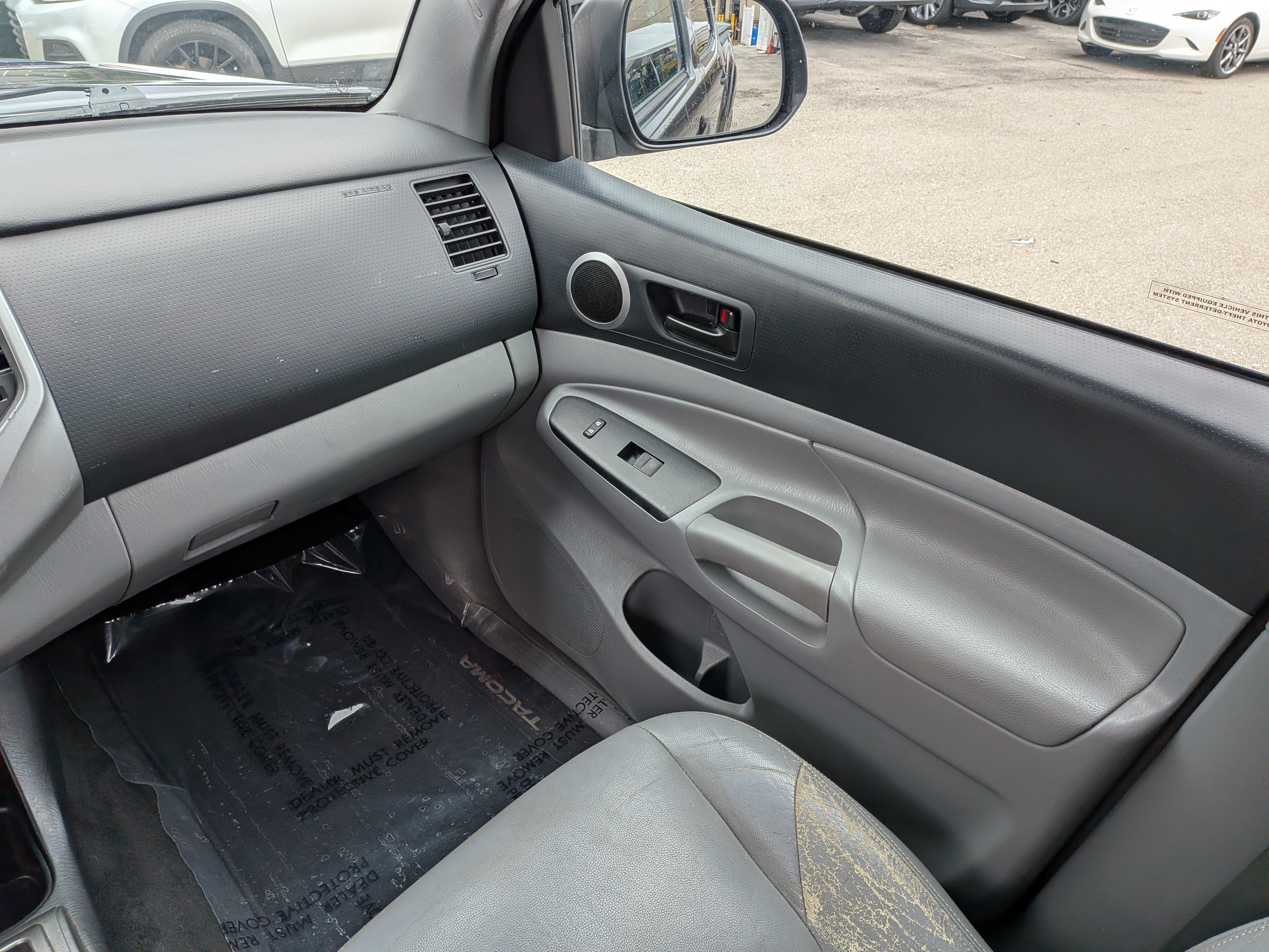Used 2015 Toyota Tacoma PreRunner w/ SR5 Package RWD image 17
