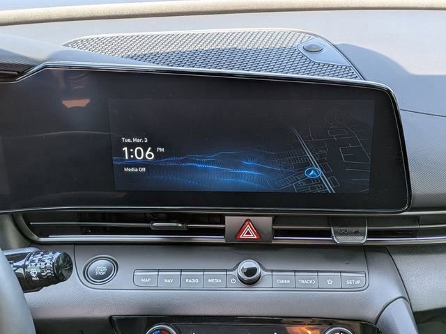 Certified 2025 Hyundai Elantra SEL FWD image 17