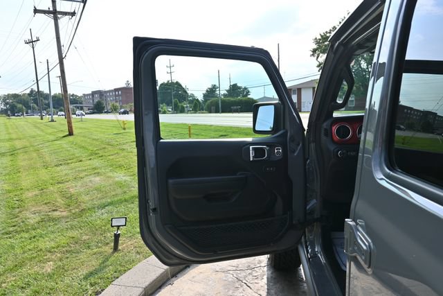 Used 2021 Jeep Gladiator Rubicon w/ Cold Weather Group AWD/4WD image 20