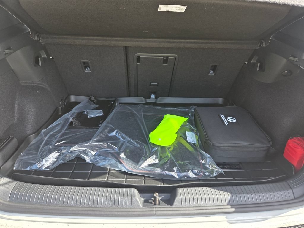 New 2026 Volkswagen GTI SE FWD image 26