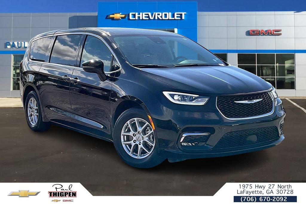 Used 2024 Chrysler Pacifica Touring-L image 1