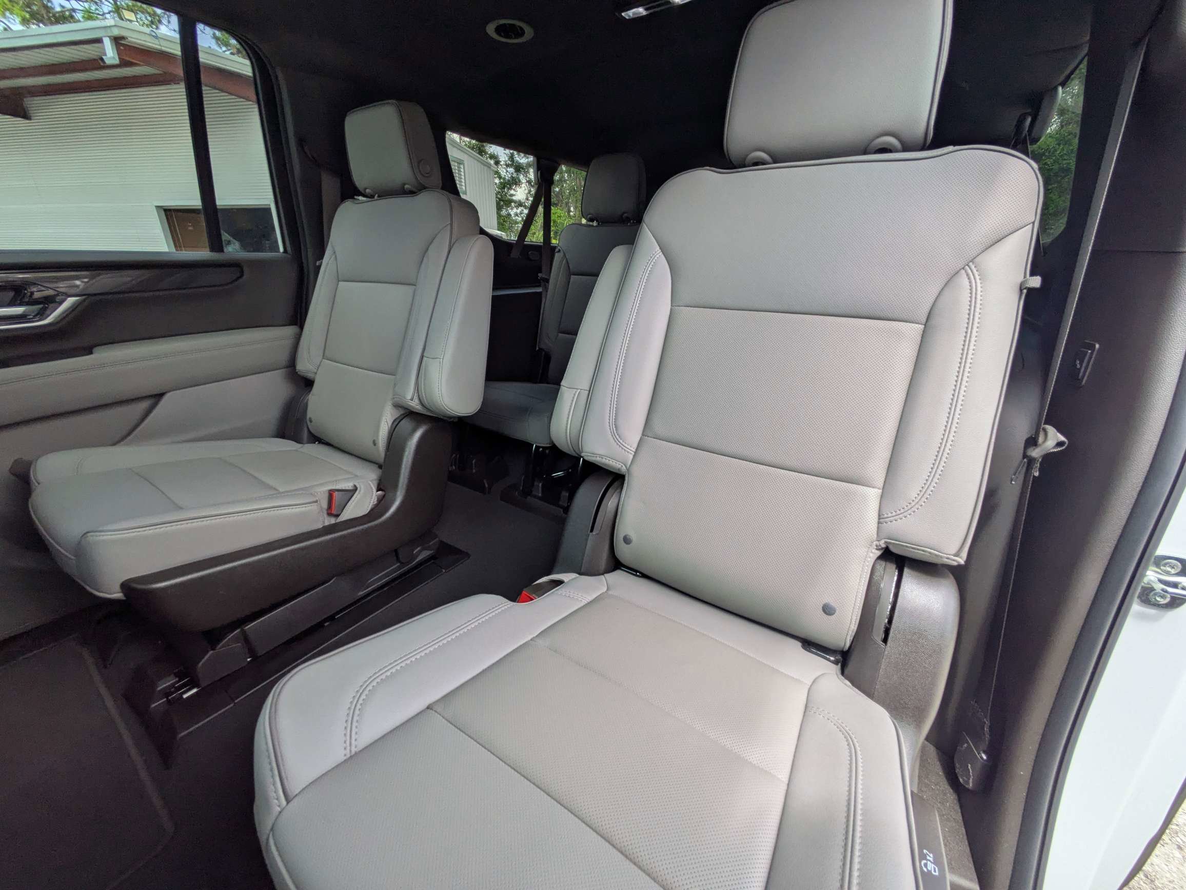 Used 2025 GMC Yukon XL Elevation AWD/4WD image 11