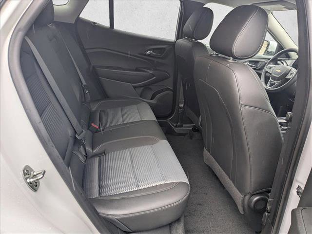 Used 2025 Chevrolet Trax LT w/ LT Convenience Package image 18
