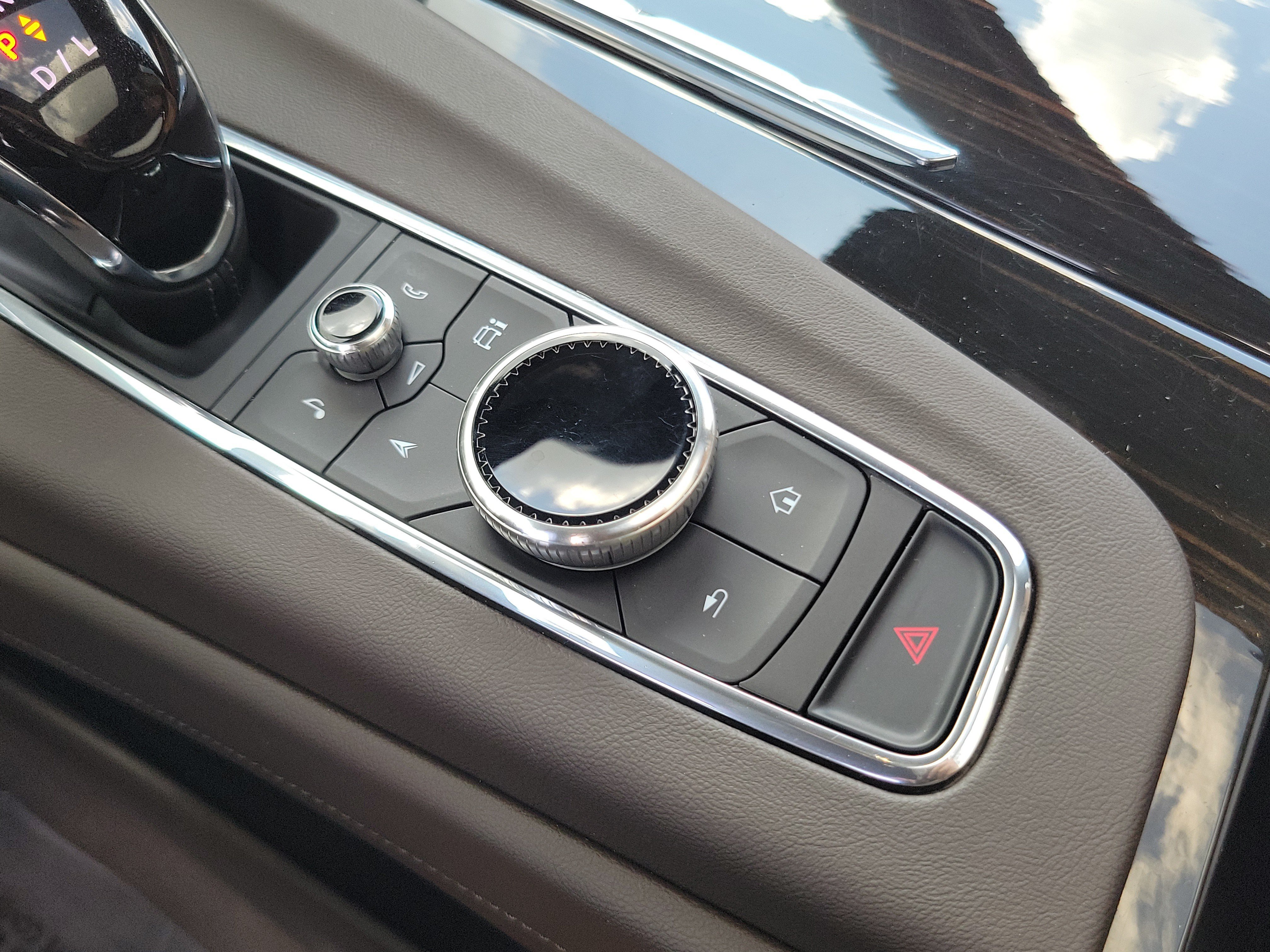 Used 2023 Cadillac Escalade Premium Luxury w/ LPO, Radiant Package AWD/4WD image 28
