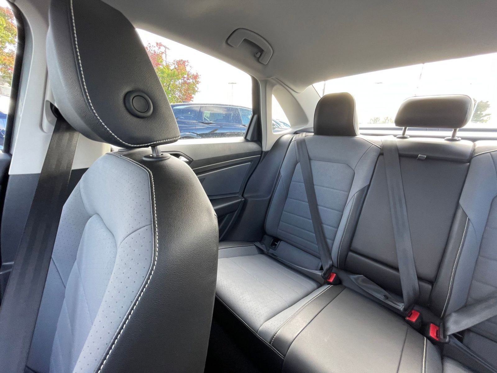 Used 2025 Volkswagen Jetta SE image 33