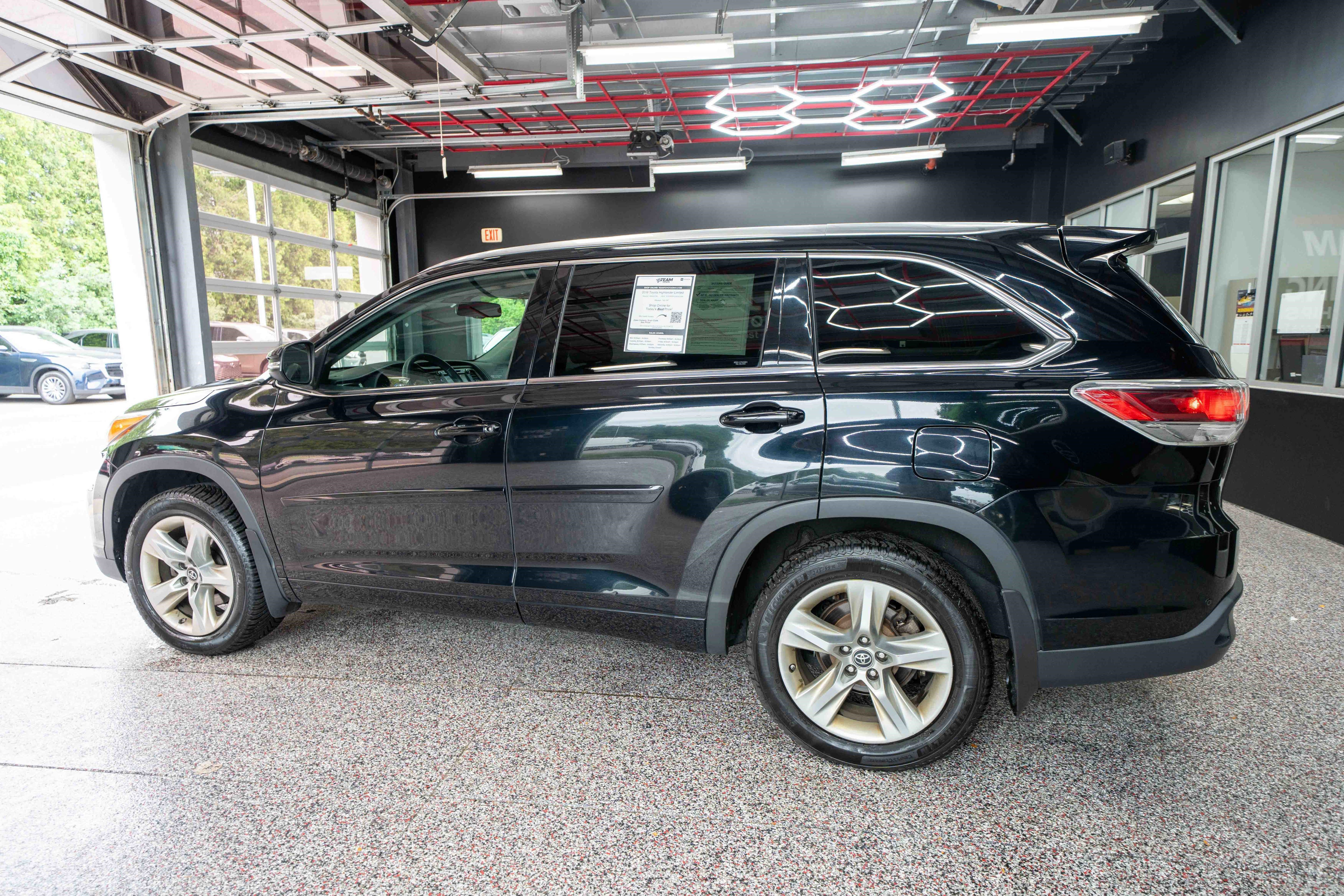 Used 2016 Toyota Highlander Limited AWD/4WD image 2