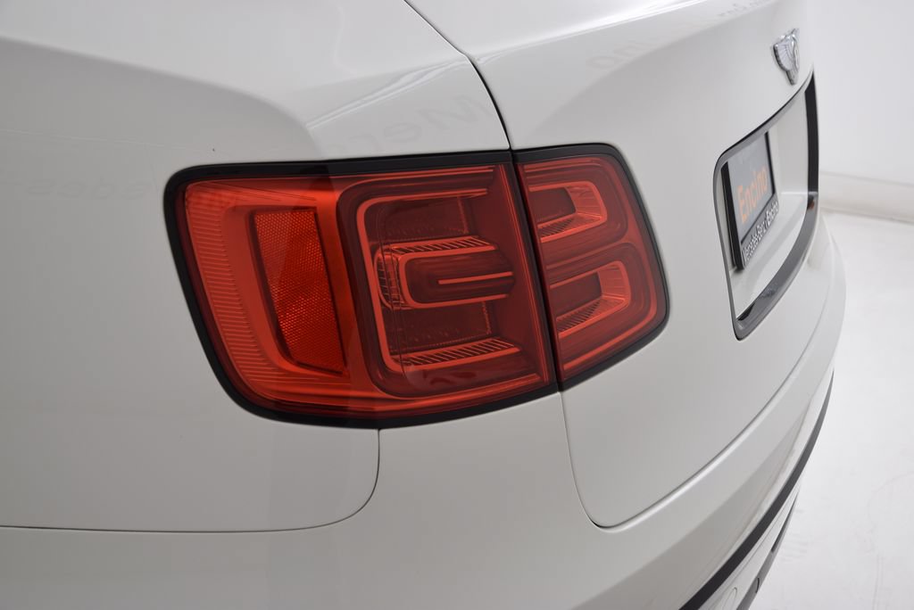 Used 2020 Bentley Bentayga Design Series AWD/4WD image 13