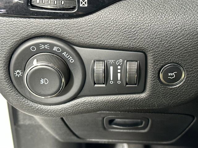 Used 2023 Jeep Cherokee Altitude Lux image 24