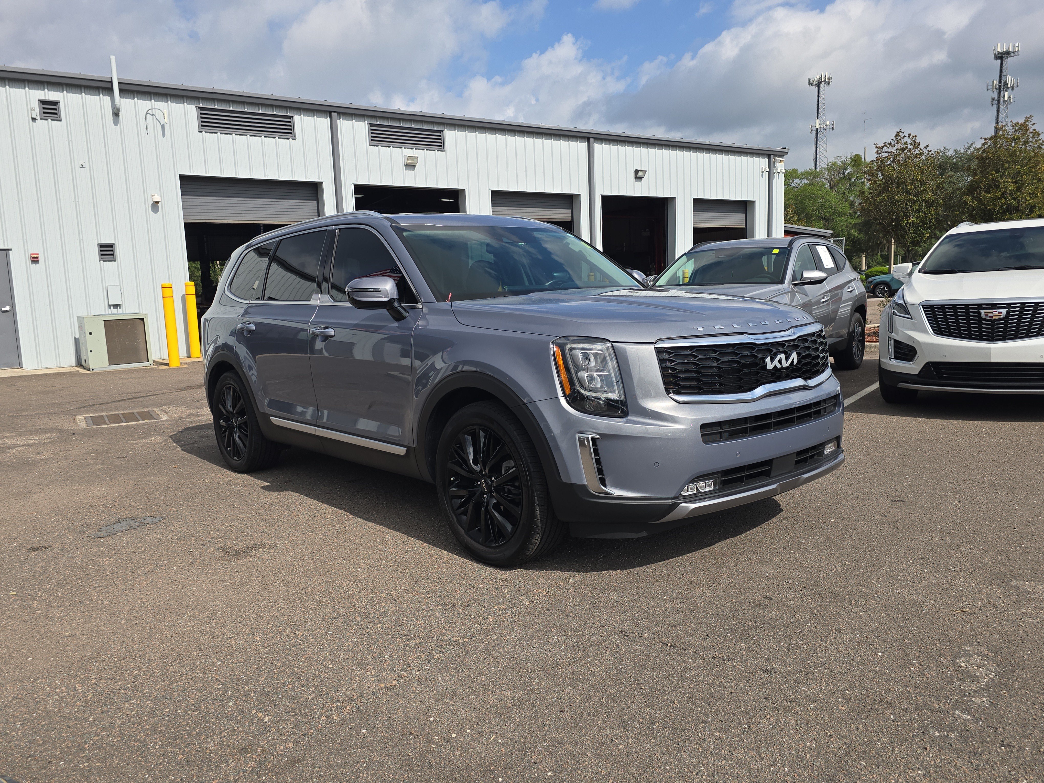 Certified 2022 Kia Telluride SX w/ Towing Package AWD/4WD image 2