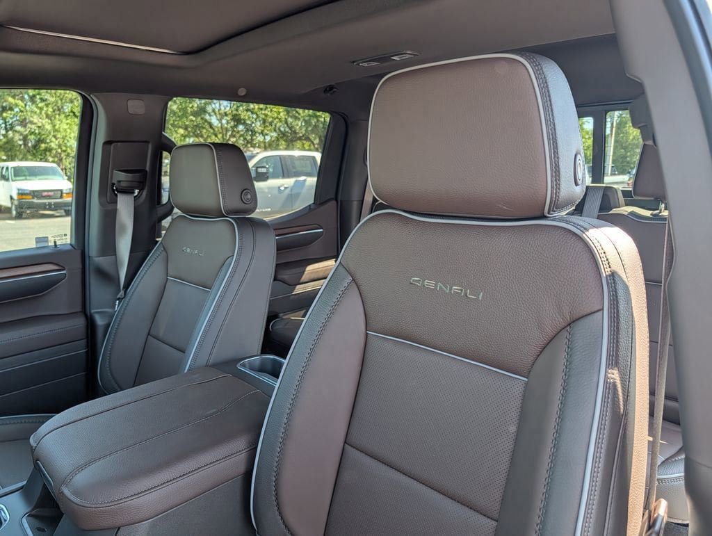 New 2026 GMC Sierra 1500 Denali w/ Denali Reserve Package AWD/4WD image 11