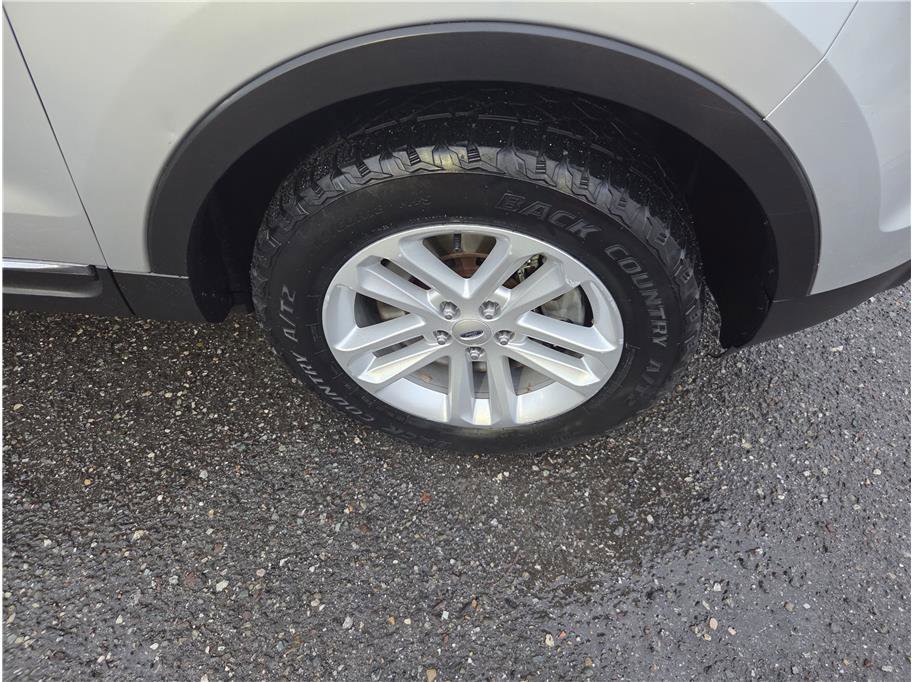 Used 2015 Ford Explorer XLT w/ Equipment Group 202B image 10