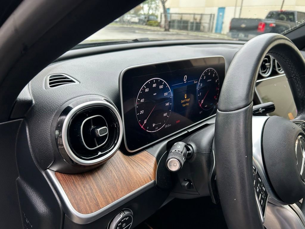 Used 2025 Mercedes-Benz C 300 4MATIC Sedan image 20