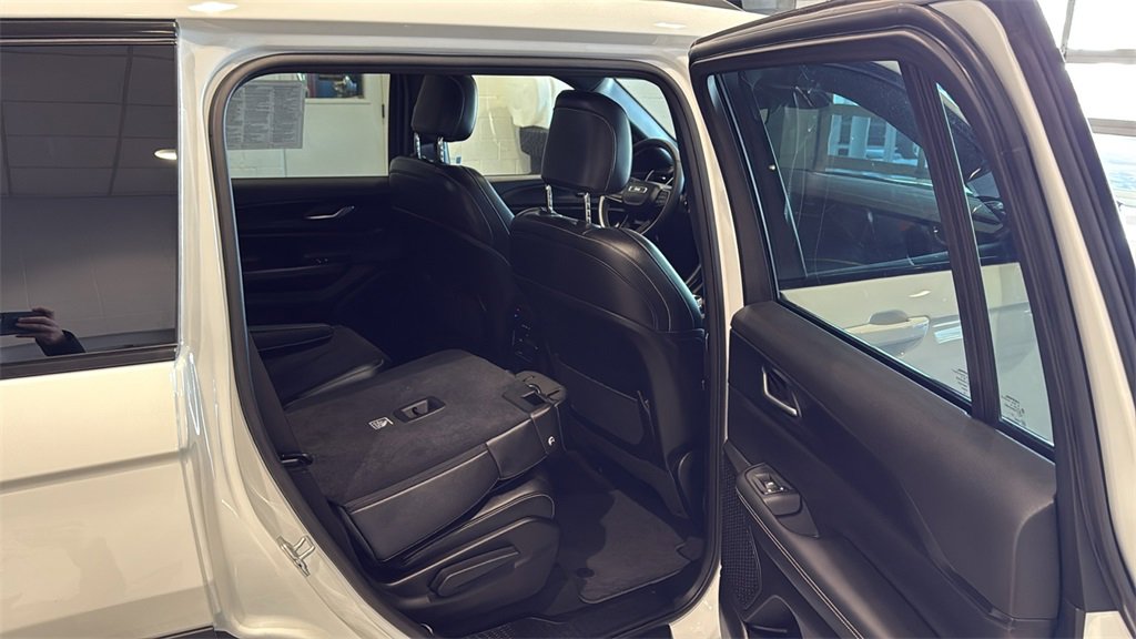 Used 2025 Jeep Grand Cherokee L Altitude image 15