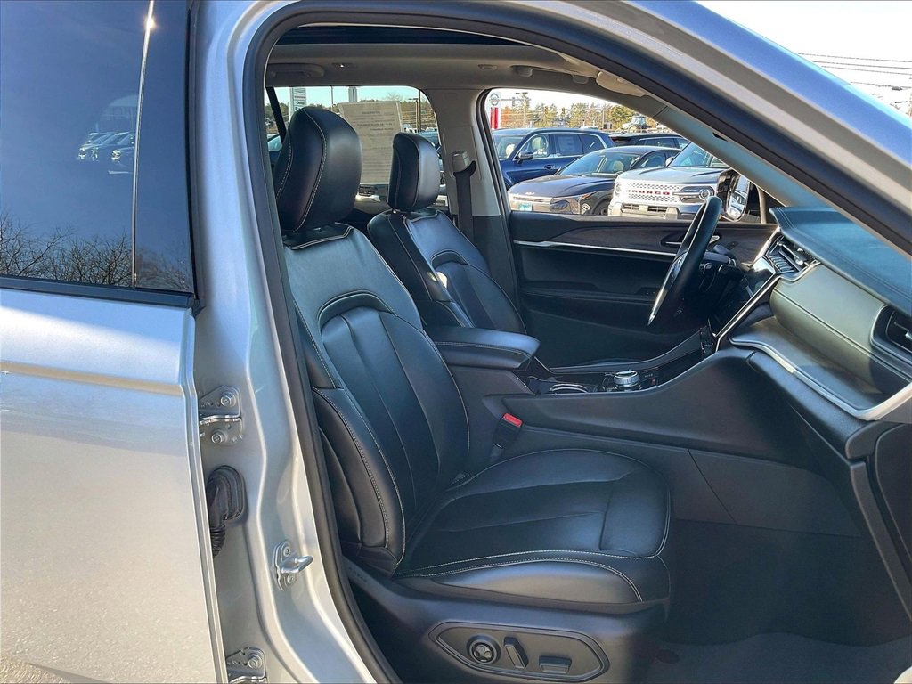 Used 2022 Jeep Grand Cherokee Limited image 10