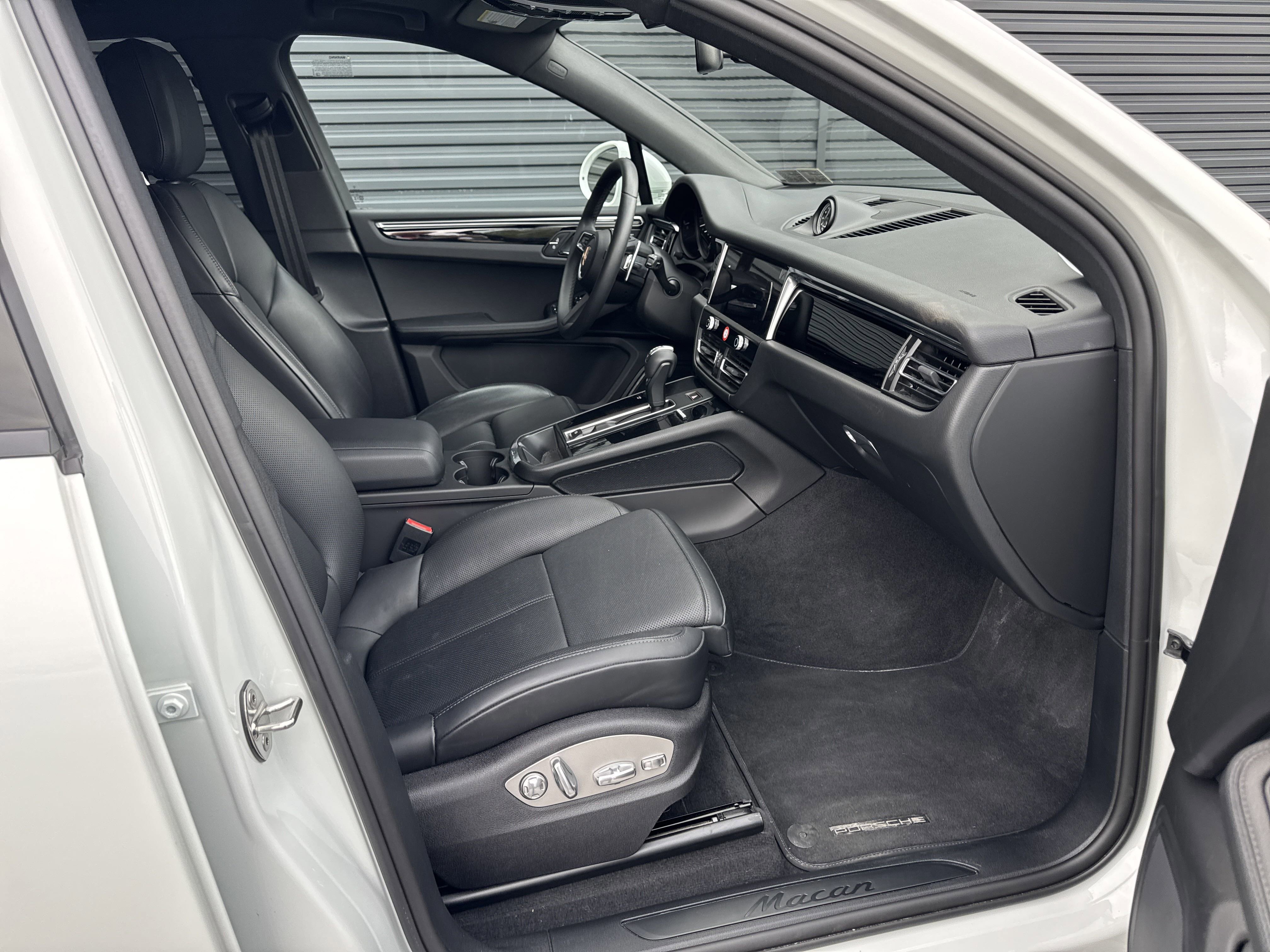 Certified 2025 Porsche Macan image 21