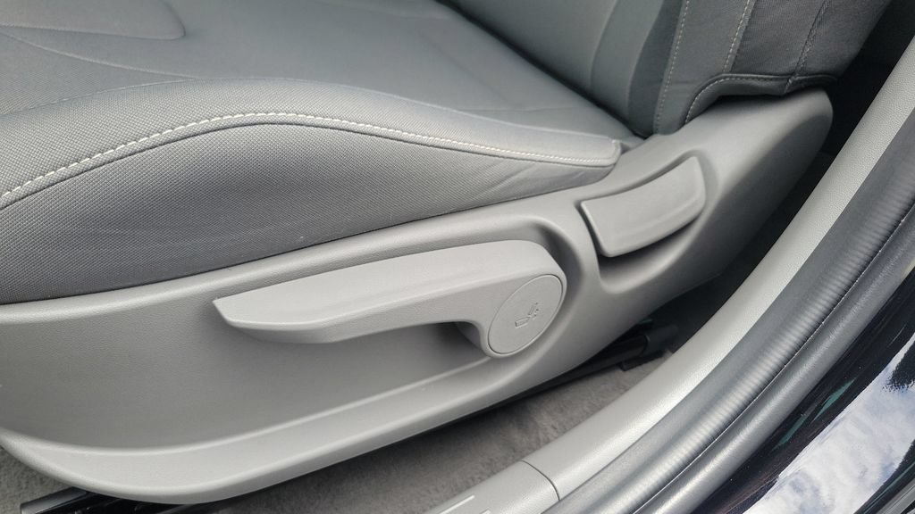 Used 2024 Hyundai Elantra Blue FWD image 16