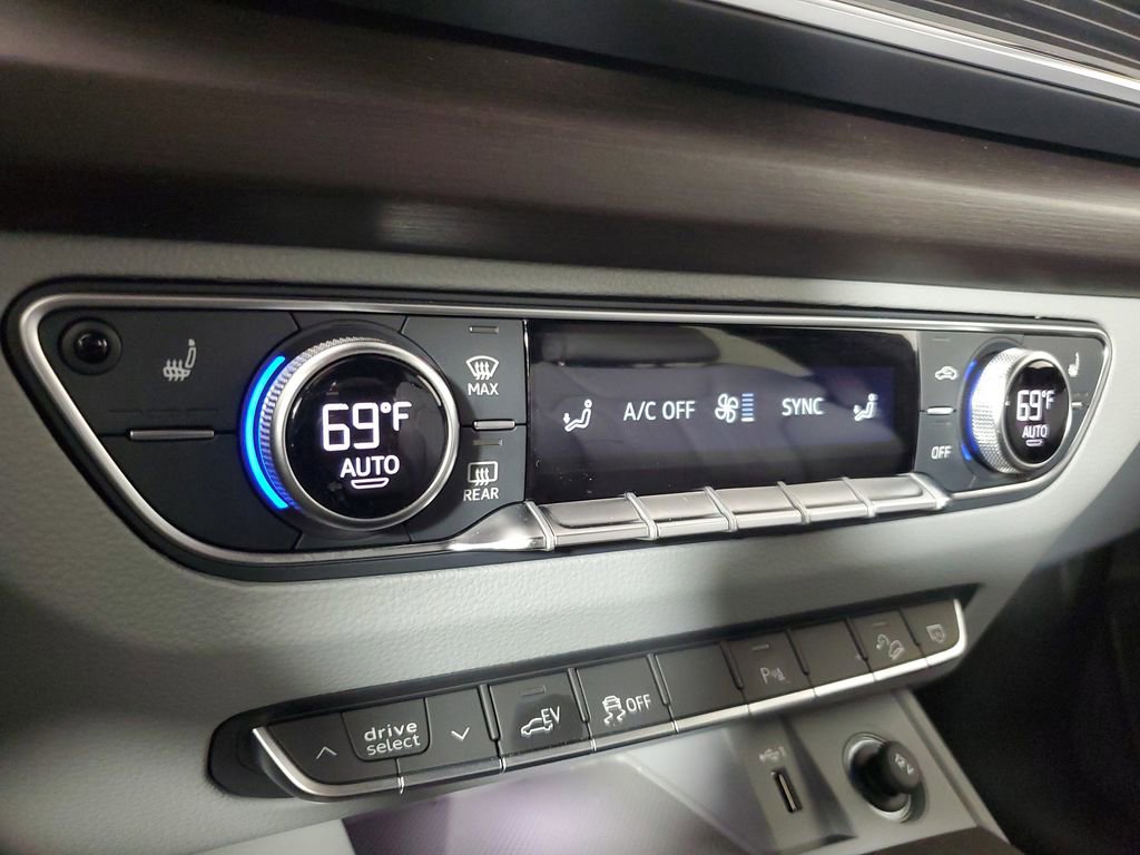 Used 2024 Audi Q5 e Premium Plus w/ Premium Plus Package AWD/4WD image 29