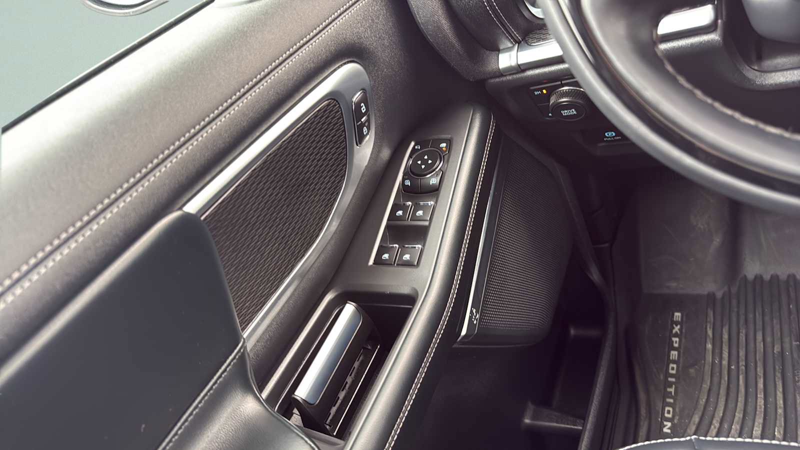 Used 2025 Ford Expedition Platinum w/ Stealth Performance Package image 11