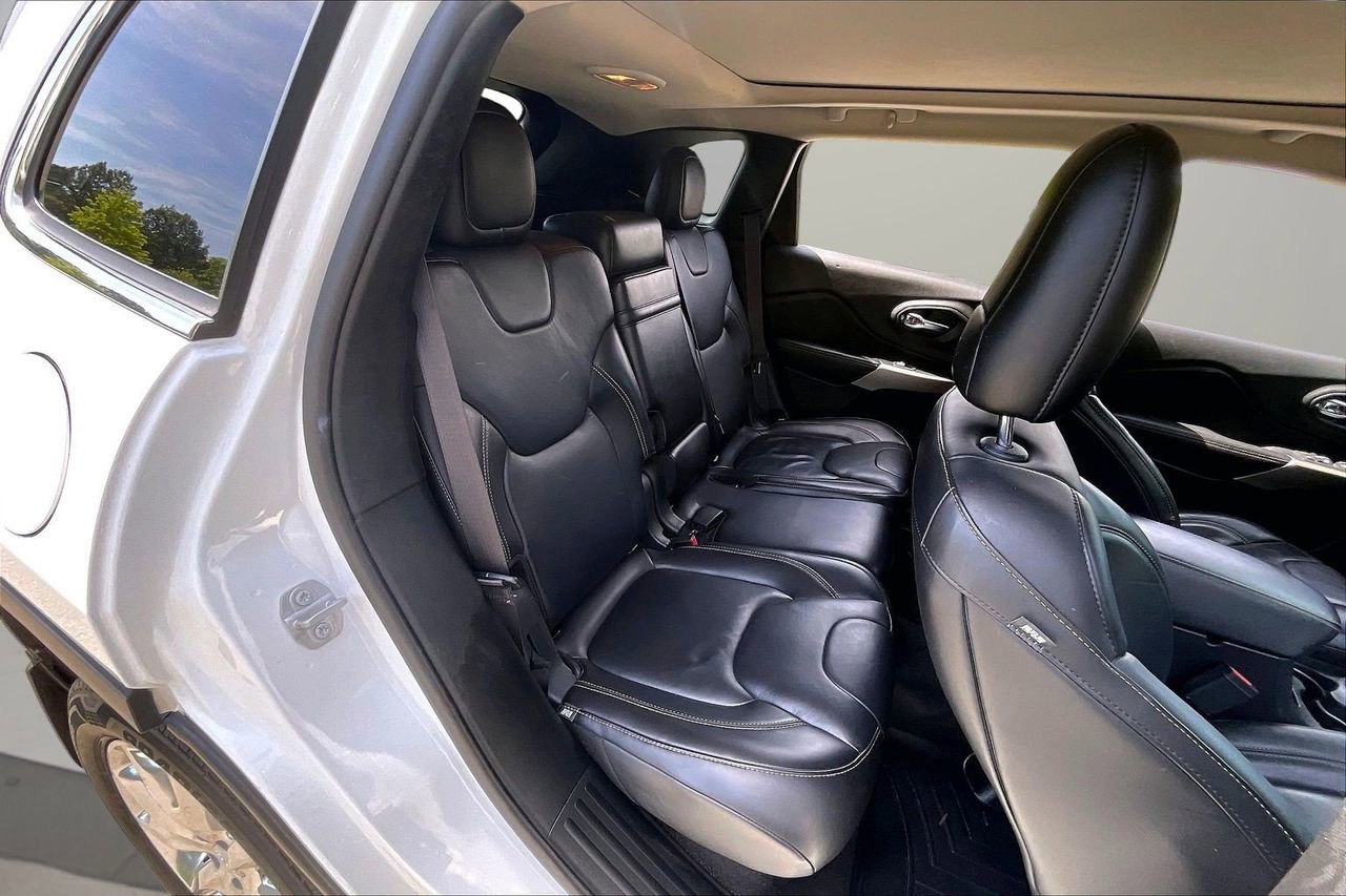 Used 2017 Jeep Cherokee Limited AWD/4WD image 25