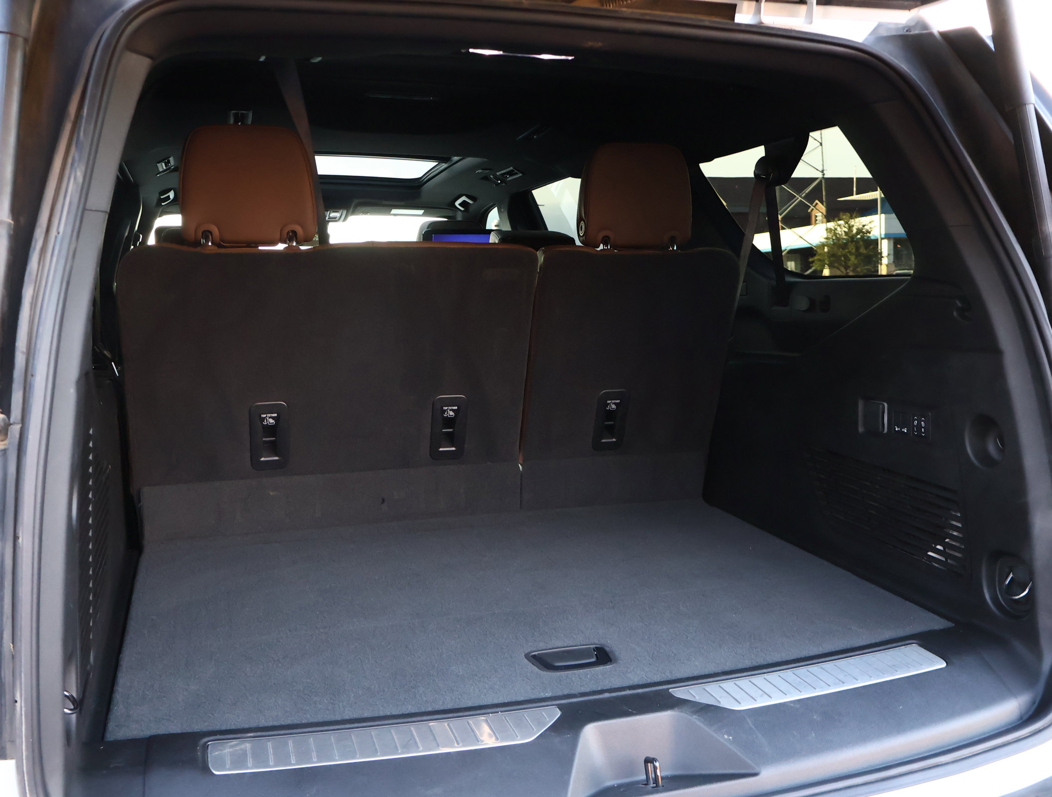 Certified 2025 Chevrolet Suburban High Country image 32