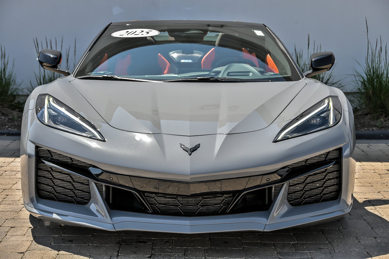 Used 2025 Chevrolet Corvette Z06 w/ Stealth Interior Trim Package RWD image 4