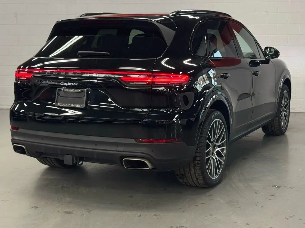 Used 2023 Porsche Cayenne w/ Premium Package image 5