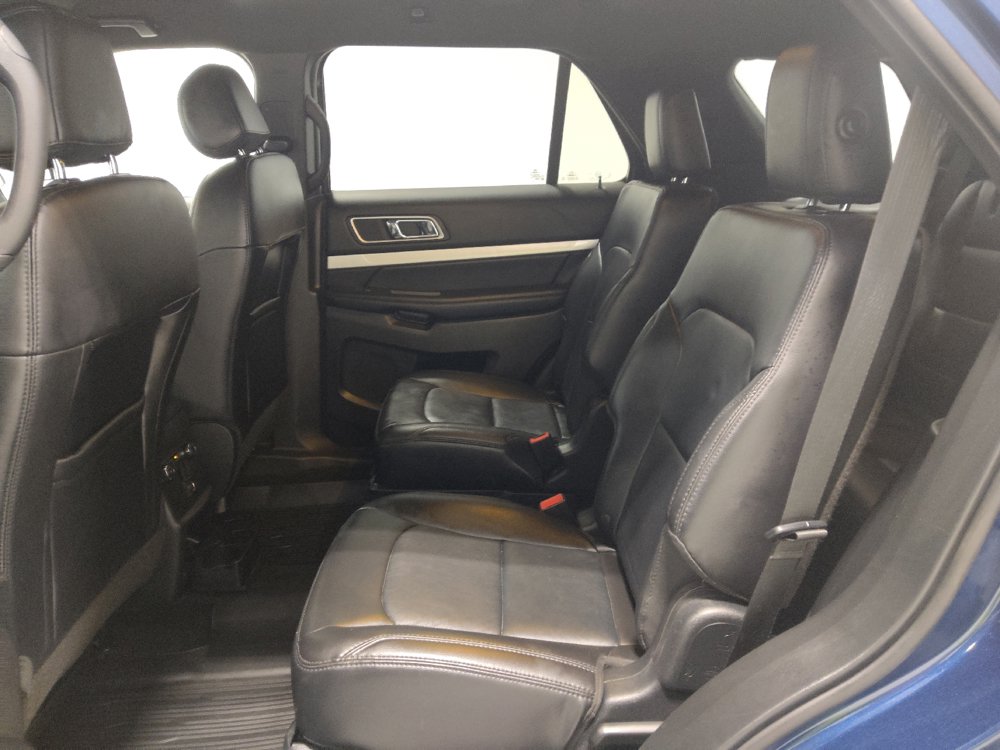 Used 2017 Ford Explorer XLT w/ Equipment Group 202A AWD/4WD image 18