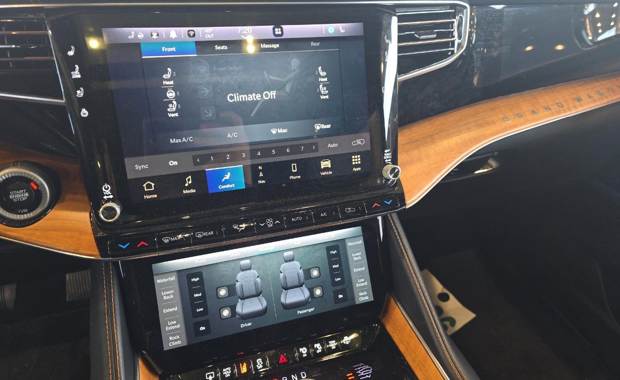 Used 2022 Jeep Grand Wagoneer Series III w/ Rear Seat Video Group 1 AWD/4WD image 9