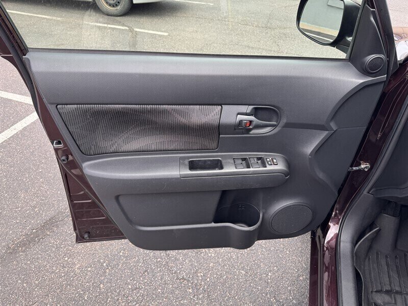 Used 2015 Scion xB FWD image 11