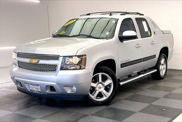 Used 2013 Chevrolet Avalanche LT AWD/4WD image 12