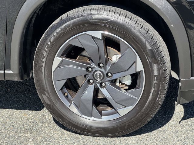 Used 2024 Nissan Rogue SV FWD image 10