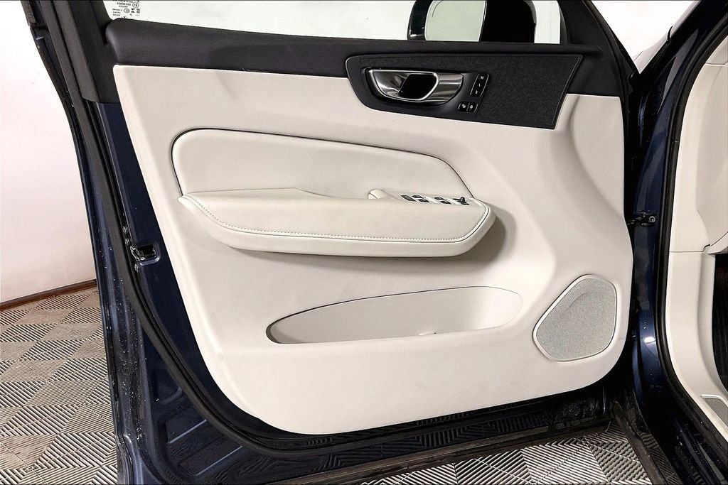 Used 2025 Volvo XC60 B5 Plus w/ Protection Package Premier image 22