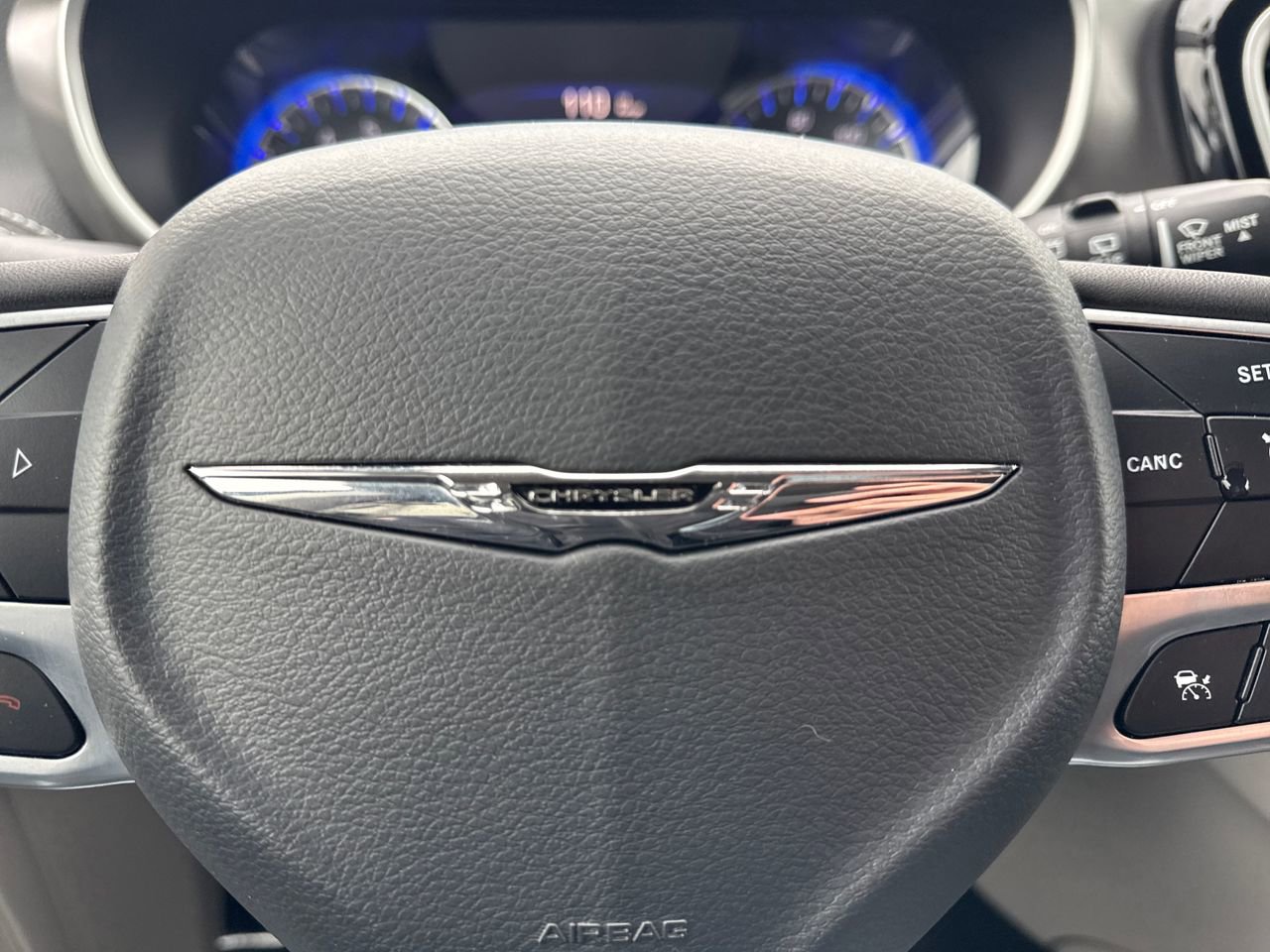 Used 2024 Chrysler Pacifica Touring-L image 30